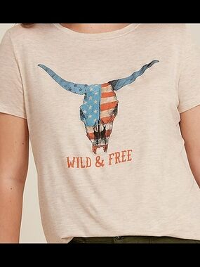 Wild & Free Flag Bull Skull Graphic Tee - Cream Size Large New With Tags